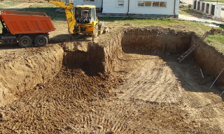 Рытье котлованов под фундамент в Жигулевске – цена от 2643 руб. за м3 | 2Землекопа-Жгл