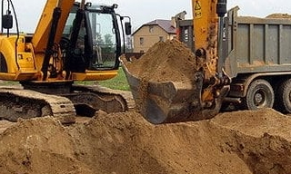 Выкопать яму экскаватором в Жигулевске от 952 руб. - 2Землекопа-Жгл